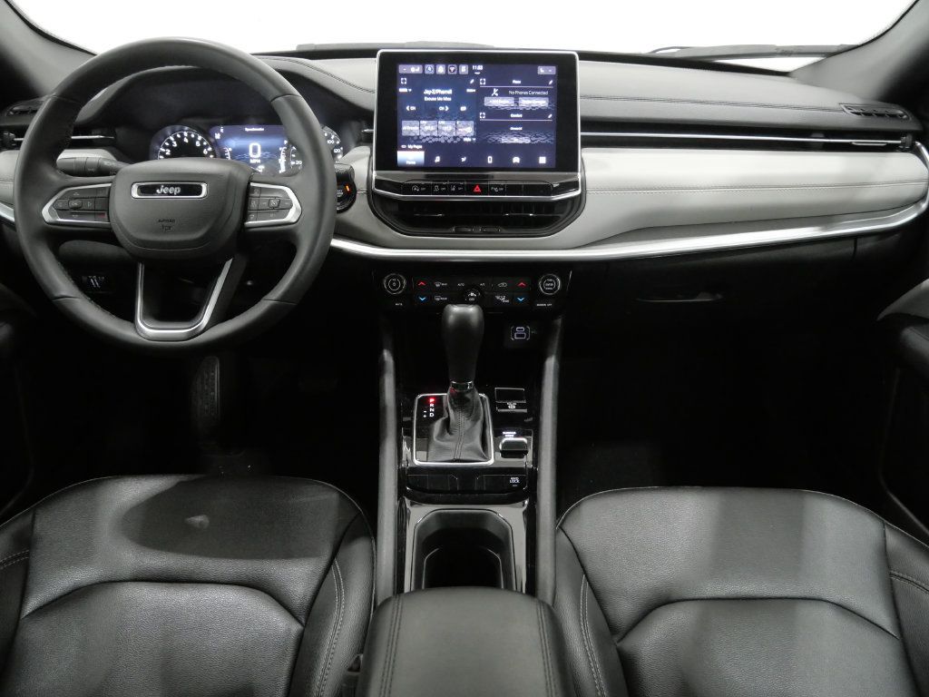 Used 2025 Jeep Compass Limited AWD/4WD image 10