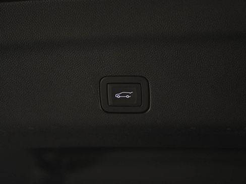 Used 2025 GMC Yukon Denali w/ Denali Reserve Package AWD/4WD image 18