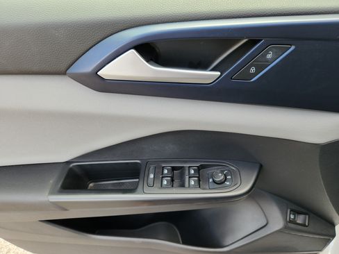 Certified 2023 Volkswagen Taos SE AWD/4WD image 16