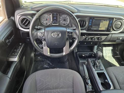 Used 2017 Toyota Tacoma TRD Sport w/ Tow Package RWD image 12