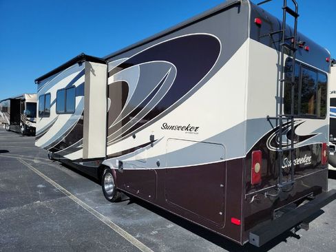 Used 2016 Ford E-450 and Econoline 450 Super Duty w/ Motorhome Prep Package image 6