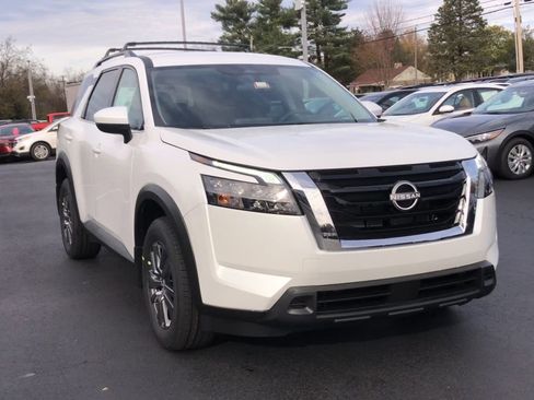 New 2025 Nissan Pathfinder SV image 3