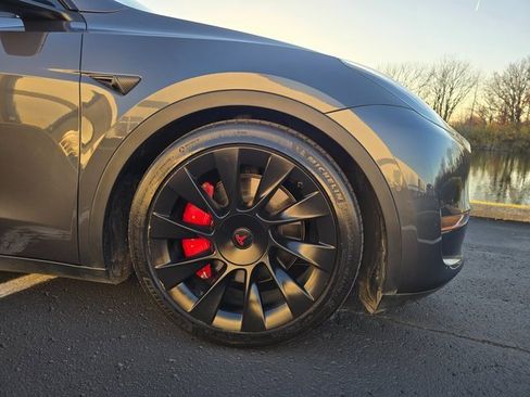 Used 2021 Tesla Model Y Long Range image 5