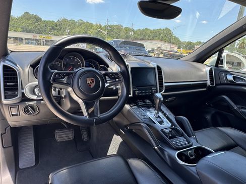 Used 2017 Porsche Cayenne Platinum Edition AWD/4WD image 10