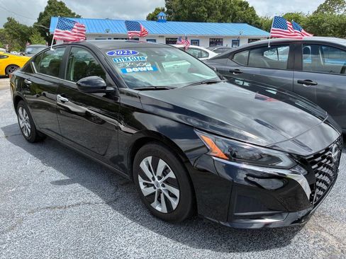 Used 2023 Nissan Altima 2.5 S image 3