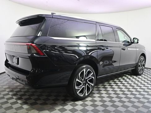 New 2026 Lincoln Navigator L Reserve AWD/4WD image 7