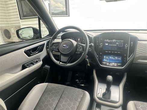 Used 2025 Subaru Forester AWD/4WD image 9