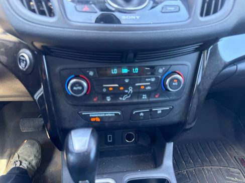 Used 2017 Ford Escape Titanium FWD image 28