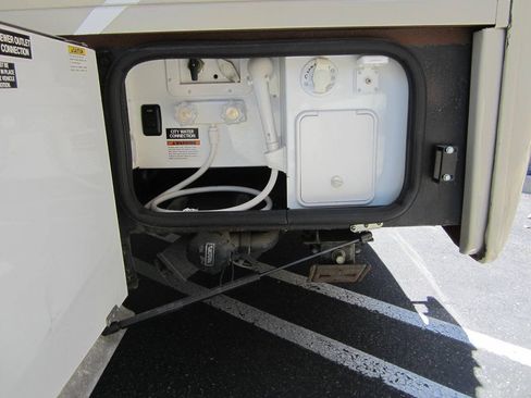Used 2017 Mercedes-Benz Sprinter 3500 image 19