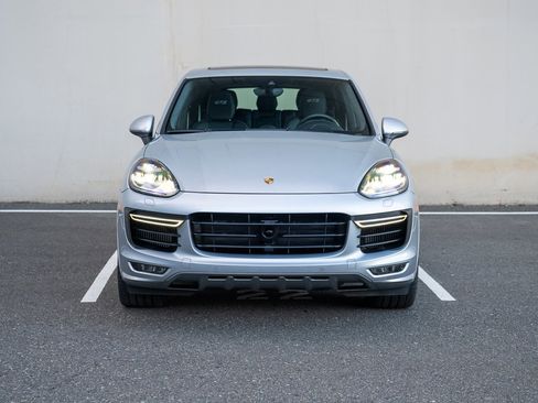 Used 2016 Porsche Cayenne GTS image 6
