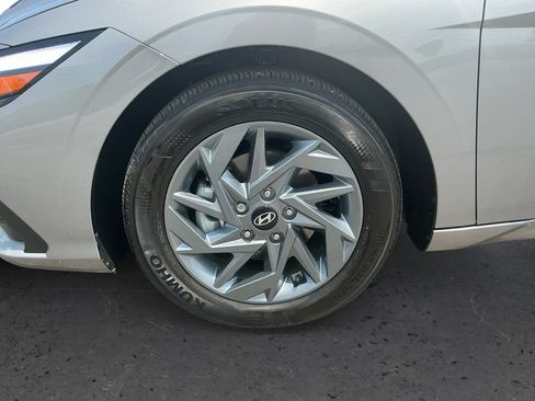 Used 2024 Hyundai Elantra SEL FWD image 13