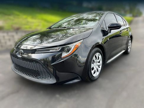 Used 2020 Toyota Corolla LE image 1