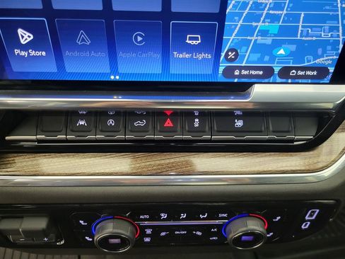 Used 2025 Chevrolet Silverado 1500 LT AWD/4WD image 8