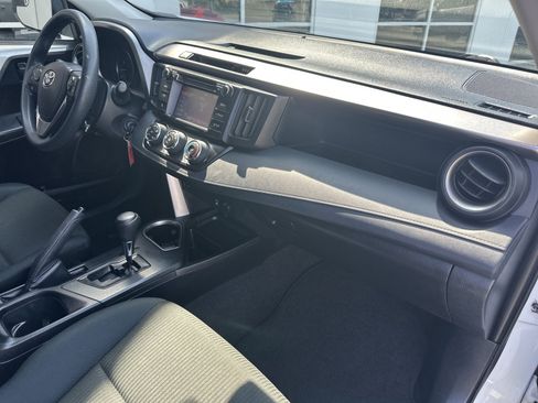 Used 2018 Toyota RAV4 LE FWD image 26