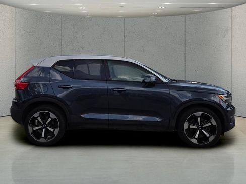 Used 2021 Volvo XC40 T5 Momentum w/ Premium Package AWD/4WD image 6