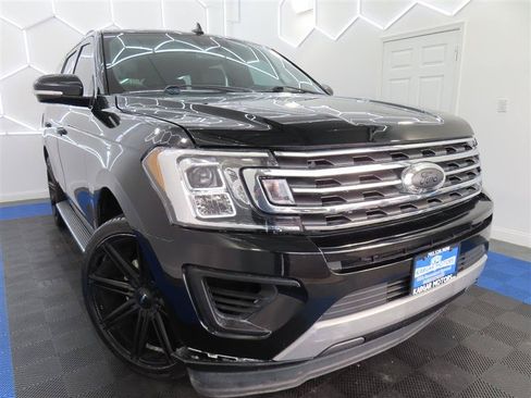 Used 2021 Ford Expedition XLT RWD image 2