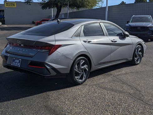 Certified 2025 Hyundai Elantra Limited image 2