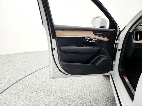 Used 2025 Volvo XC90 B6 Plus AWD/4WD image 29
