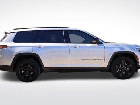 Used 2023 Jeep Grand Cherokee L Laredo image 8