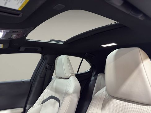 Used 2023 Lexus UX 250h F Sport image 24