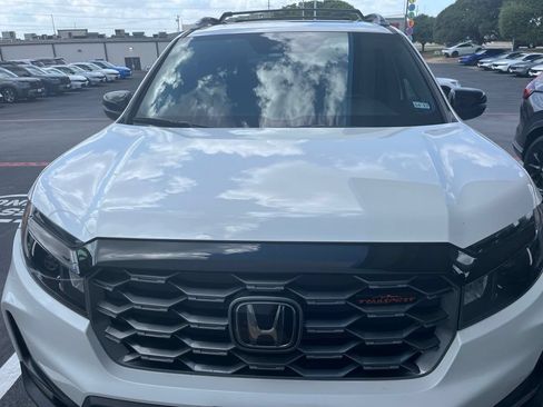 Used 2024 Honda Passport TrailSport image 2