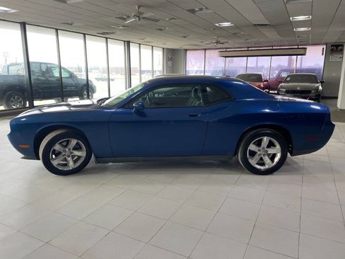 Used 2009 Dodge Challenger SE image 4
