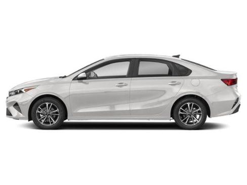 Used 2023 Kia Forte LXS w/ LXS Technology Package FWD image 3