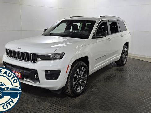Used 2021 Jeep Grand Cherokee L Overland w/ Luxury Tech Group IV AWD/4WD image 3