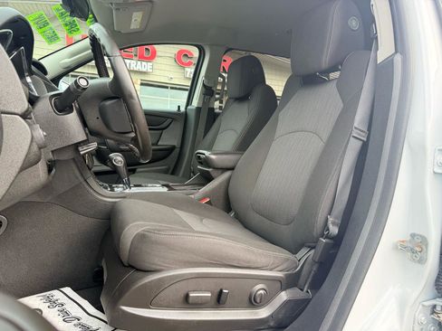 Used 2017 Chevrolet Traverse LT image 11