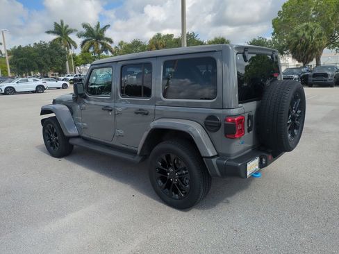 Used 2023 Jeep Wrangler Unlimited Sahara AWD/4WD image 8