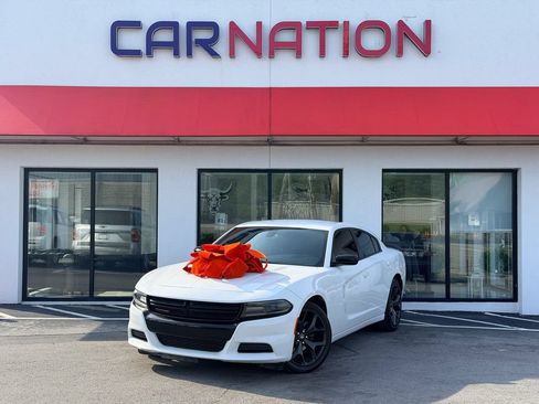 Used 2020 Dodge Charger SXT w/ Blacktop Package RWD image 2