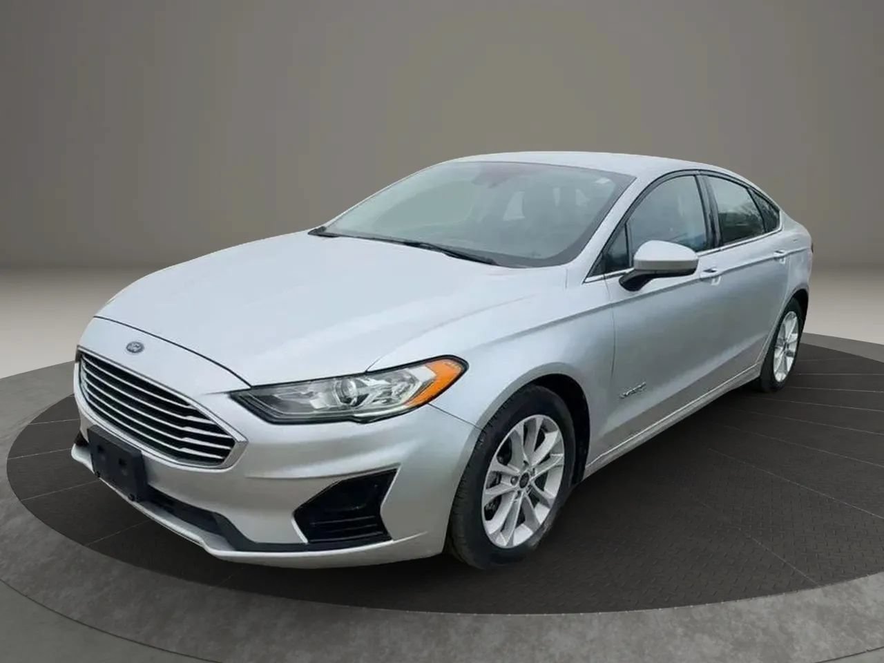 Used 2019 Ford Fusion SE FWD image 3