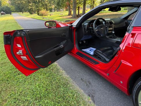 Used 2007 Chevrolet Corvette Z06 w/ Preferred Equipment Group RWD image 38