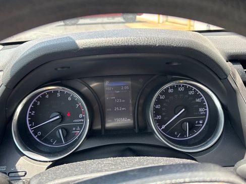 Used 2019 Toyota Camry LE FWD image 19