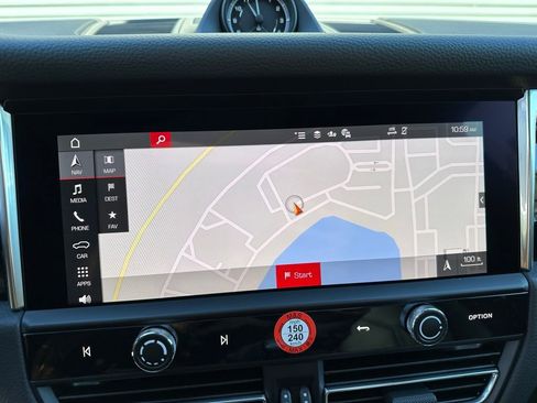 Used 2026 Porsche Macan image 32