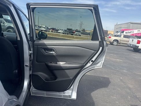 Used 2024 Nissan Rogue SV image 25