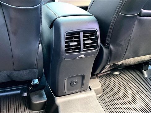 Used 2023 Ford Escape SE FWD image 11