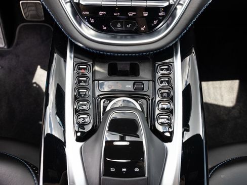 Used 2021 Aston Martin DBX AWD/4WD image 36