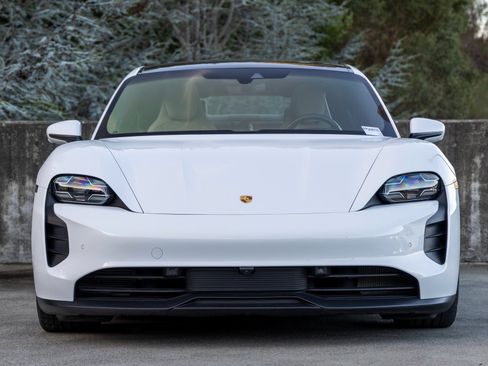 Certified 2023 Porsche Taycan GTS image 8