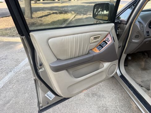 Used 1999 Lexus RX 300 w/ Premium Pkg FWD image 12