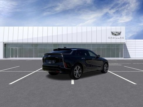 Certified 2024 Cadillac Lyriq Luxury AWD/4WD image 3