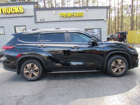 Used 2023 Toyota Highlander Bronze Edition AWD/4WD image 4