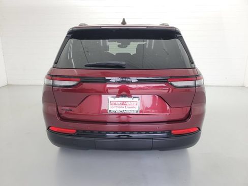 Used 2024 Jeep Grand Cherokee Altitude AWD/4WD image 6