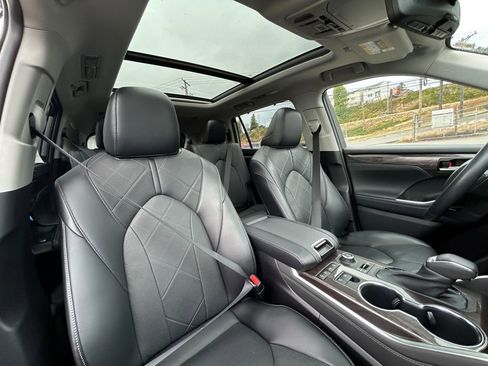 Used 2022 Toyota Highlander Platinum image 27
