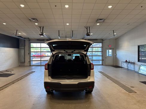 Used 2023 Subaru Ascent Touring AWD/4WD image 16
