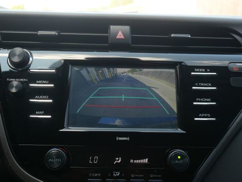 Used 2020 Toyota Camry SE image 15