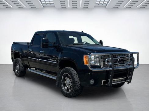 Used 2013 GMC Sierra 2500 Denali w/ Suspension Package, Off-Road AWD/4WD image 2