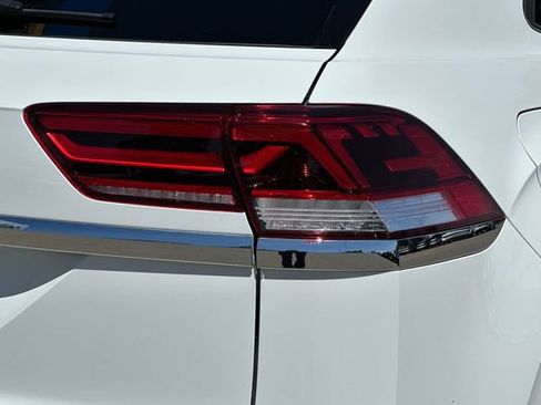 Used 2022 Volkswagen Atlas Cross Sport SE w/ Panoramic Sunroof Package FWD image 30