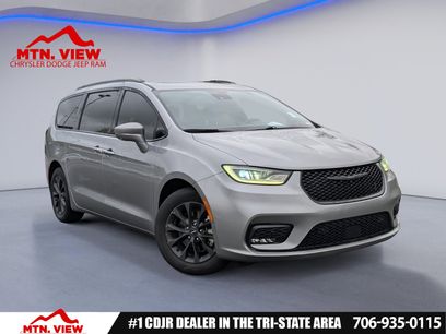 Used 2021 Chrysler Pacifica Touring-L w/ Uconnect Theater Family Group