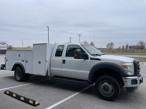 Used 2014 Ford F550 4x4 SuperCab Super Duty image 3